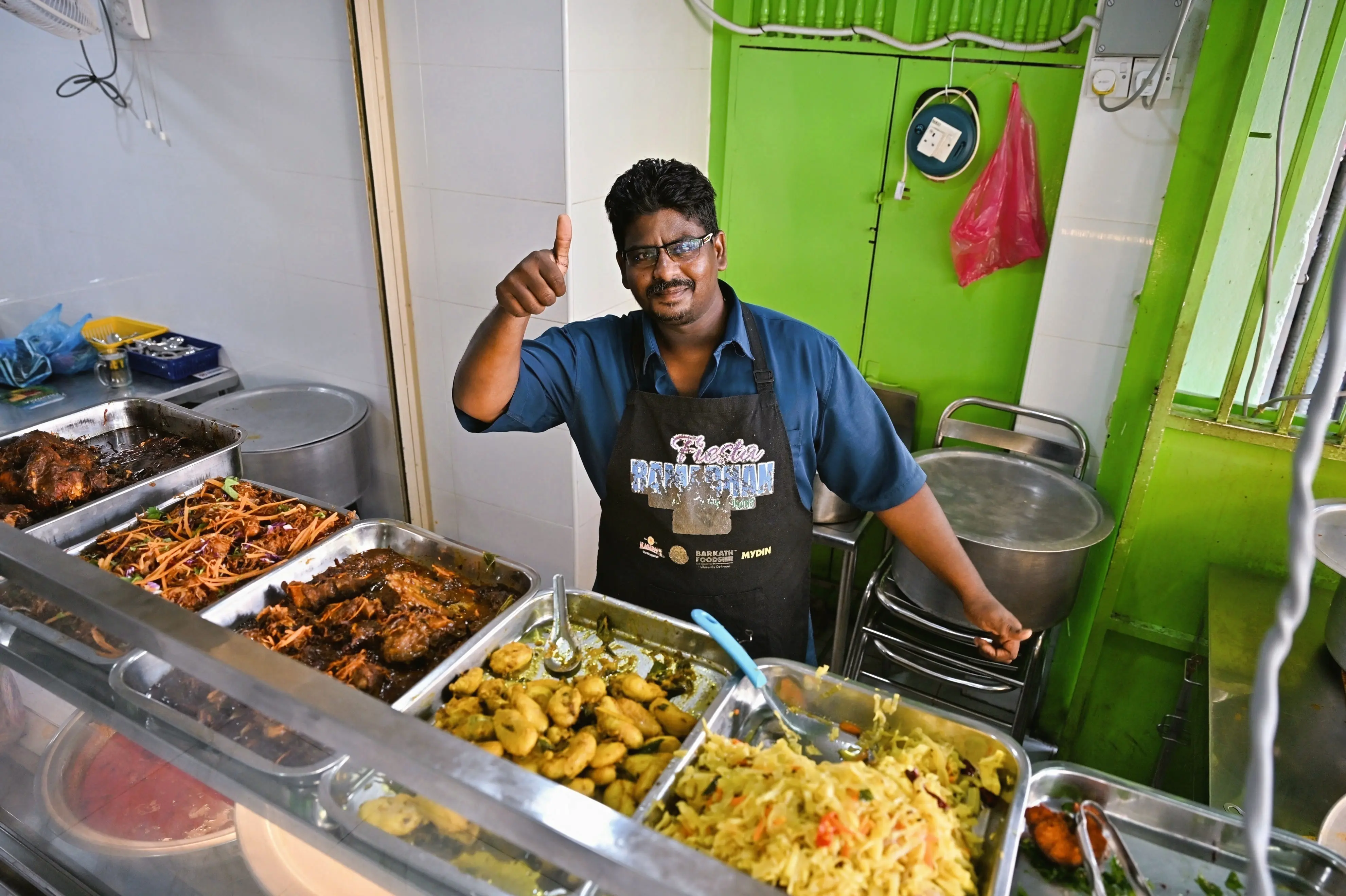 What is the most popular street food in Malaysia
