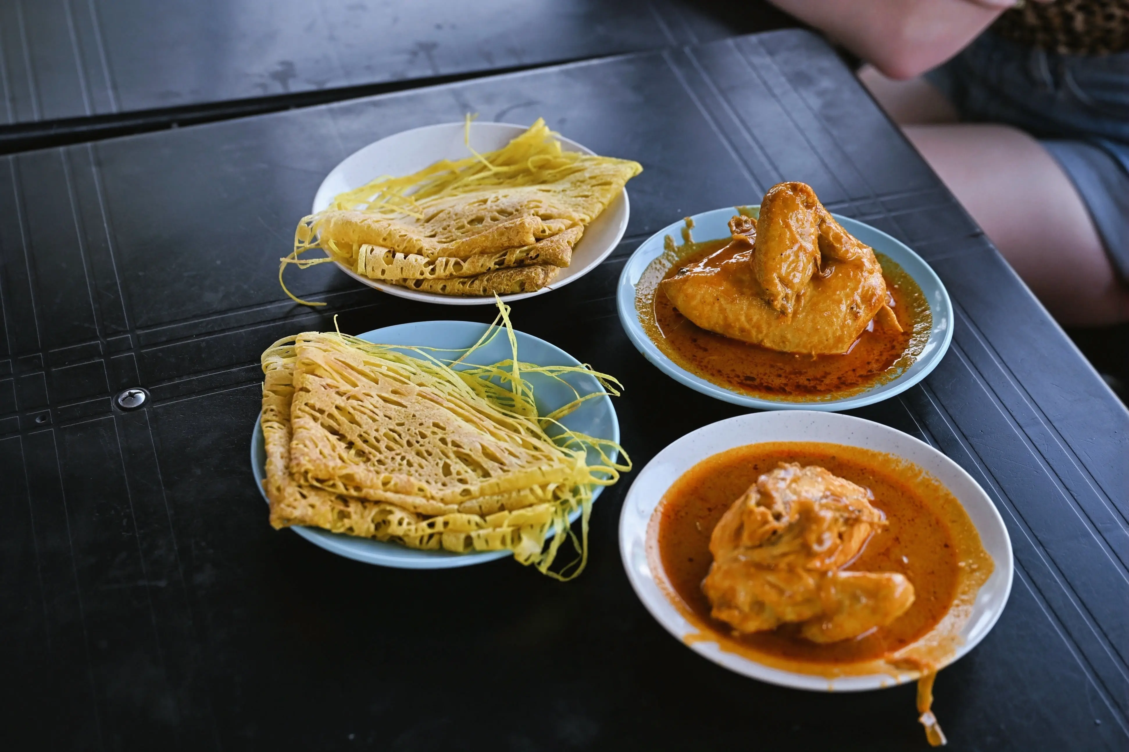 How do I know if a restaurant is halal in Malaysia